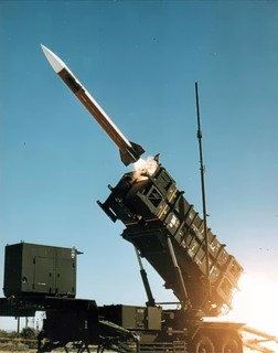 Patriot_missile_launch_b.jpg